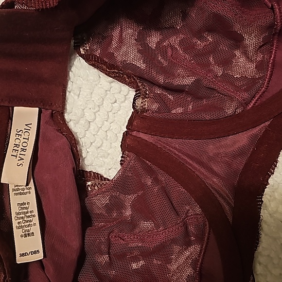 NWOT Victoria Secret push-up without padding. Lace. - Picture 3 of 9